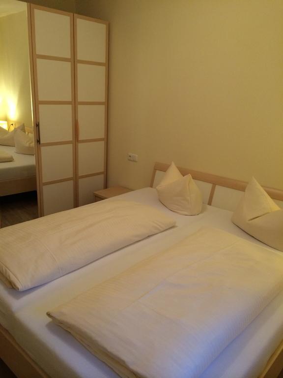 Apartments Clara ガルミッシュ・パルテンキルヒェン 部屋 写真